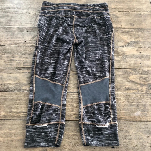Athleta Womens Small S Paint Bucket Relay Capri Cropped Leggings Mesh Reflective - Picture 5 of 8